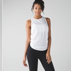▫️Lululemon All Tied Up Tank (Pima Cotton)
White